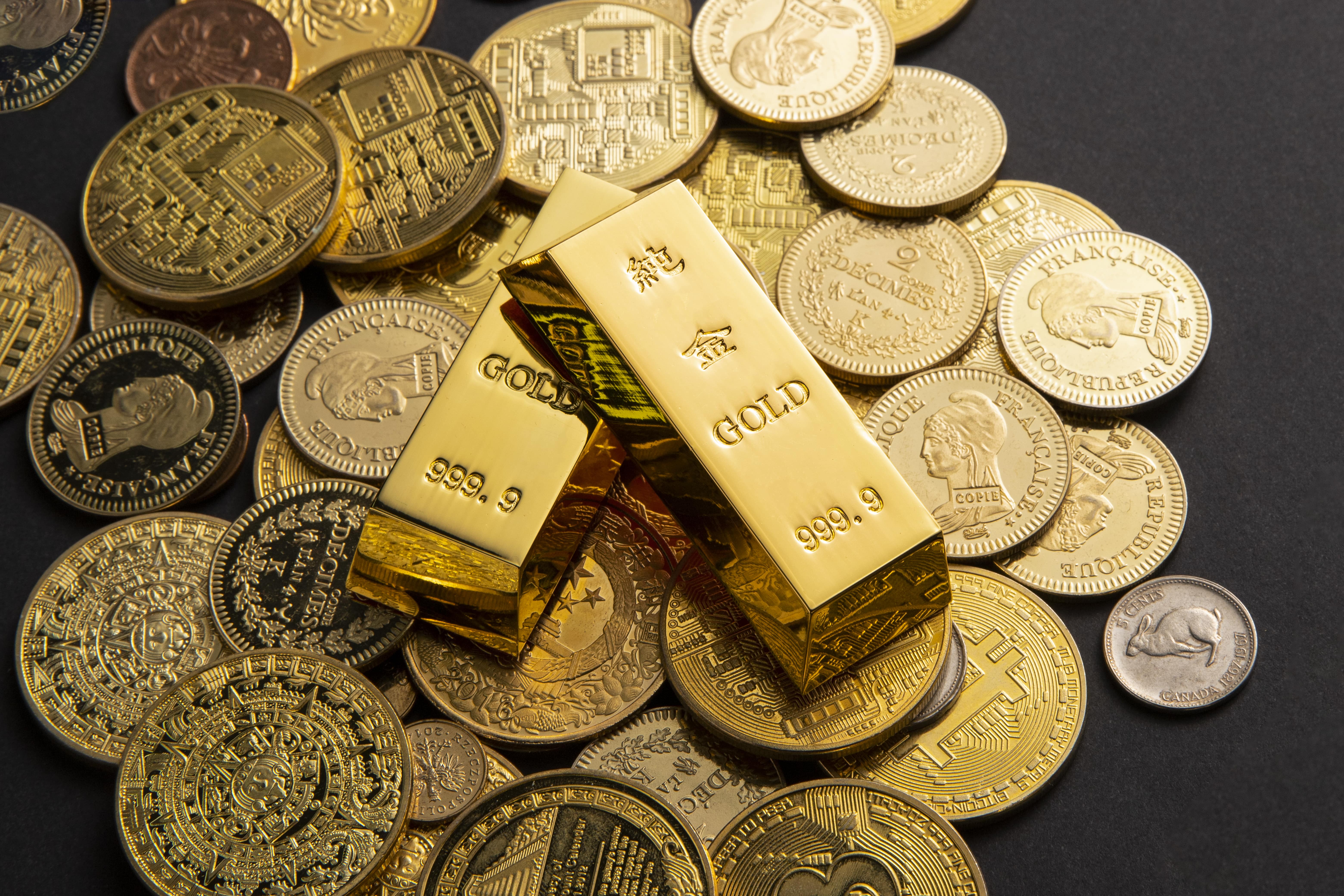 Gold inches downward